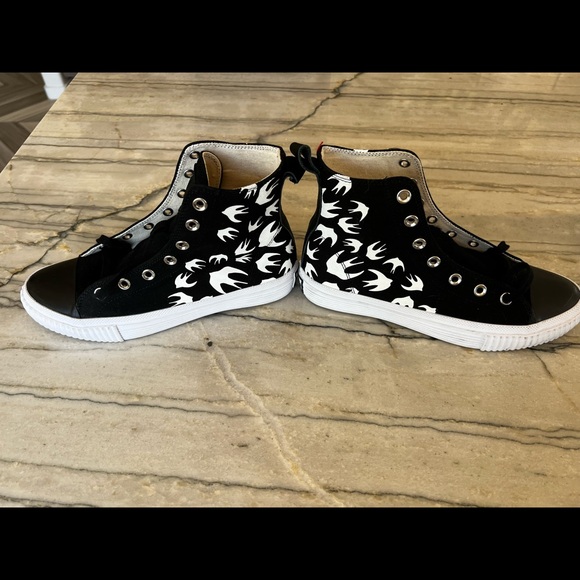 McQueen Hi Top Sneakers Black White Sparrows Brand New - Picture 7 of 11